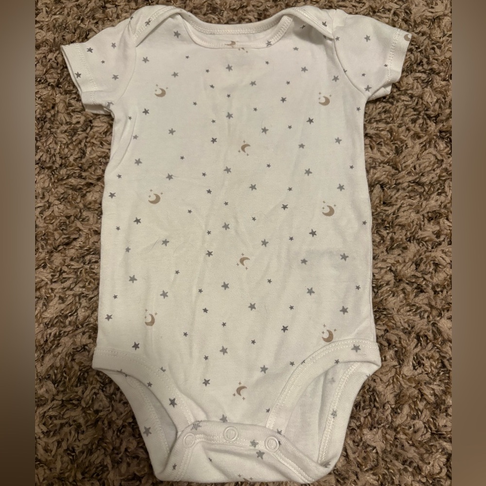 Neutral Onesie Bundle - 9mon - Picture 4 of 8